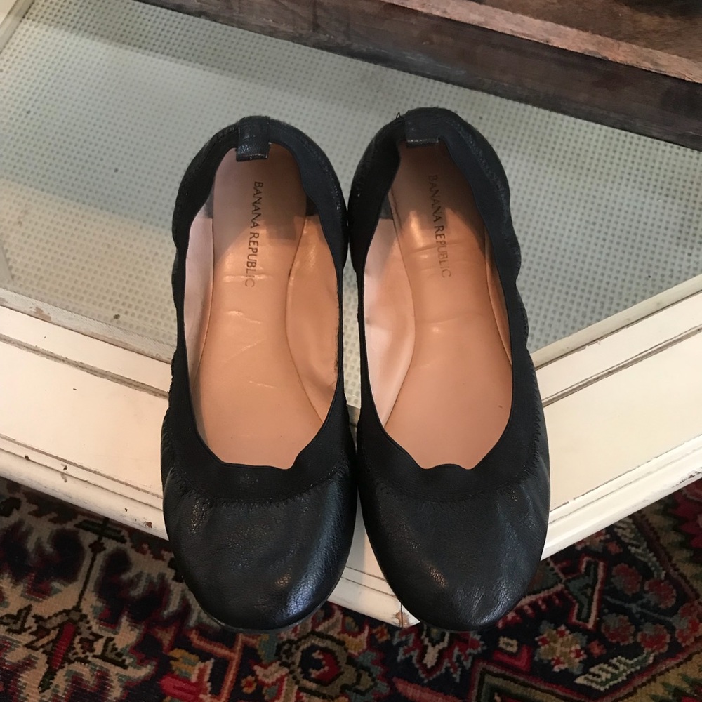 Banana Republic black leather flats 7.5
